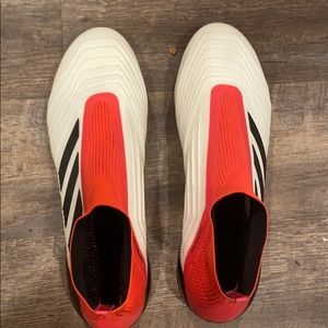 Adidas Predator laceless men’s soccer cleats